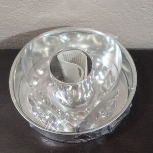 The Pampered Chef Silver Heart-Shaped Springform  Cake Pans Set Of 3